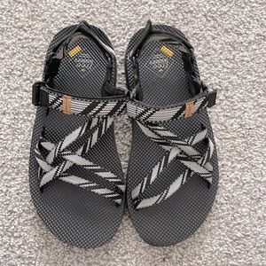 Perfect condition Free Waters sandals